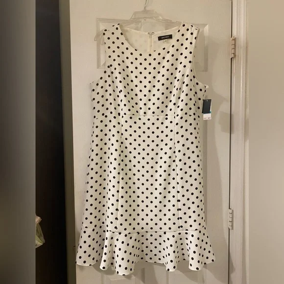 nine west dresses black and white WHITE & BLACK RETRO DOTS MIDI DRESS